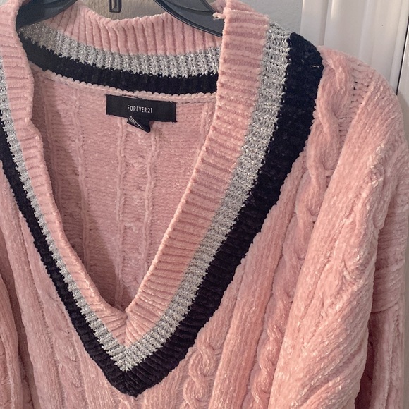 Long knit pink V neck sweater. - Picture 2 of 7